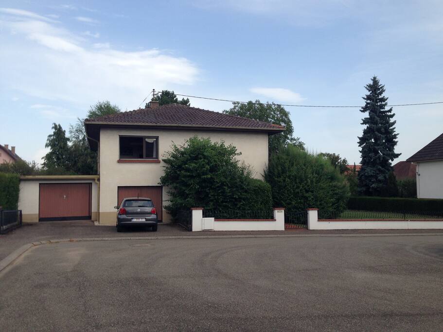 La maison toute entière (places disponibles pour voitures)