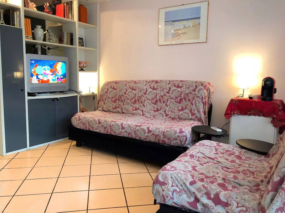 Area soggiorno con divano letto