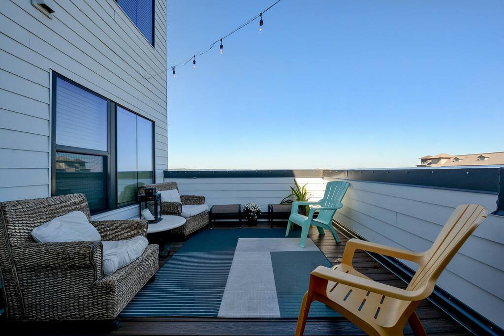 300 sqft Private Outdoor Terrace