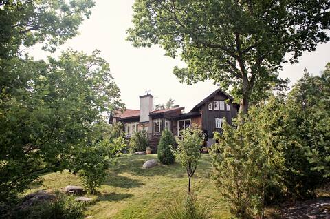 Archipelago villa and guesthouse with jetty/Sauna.
