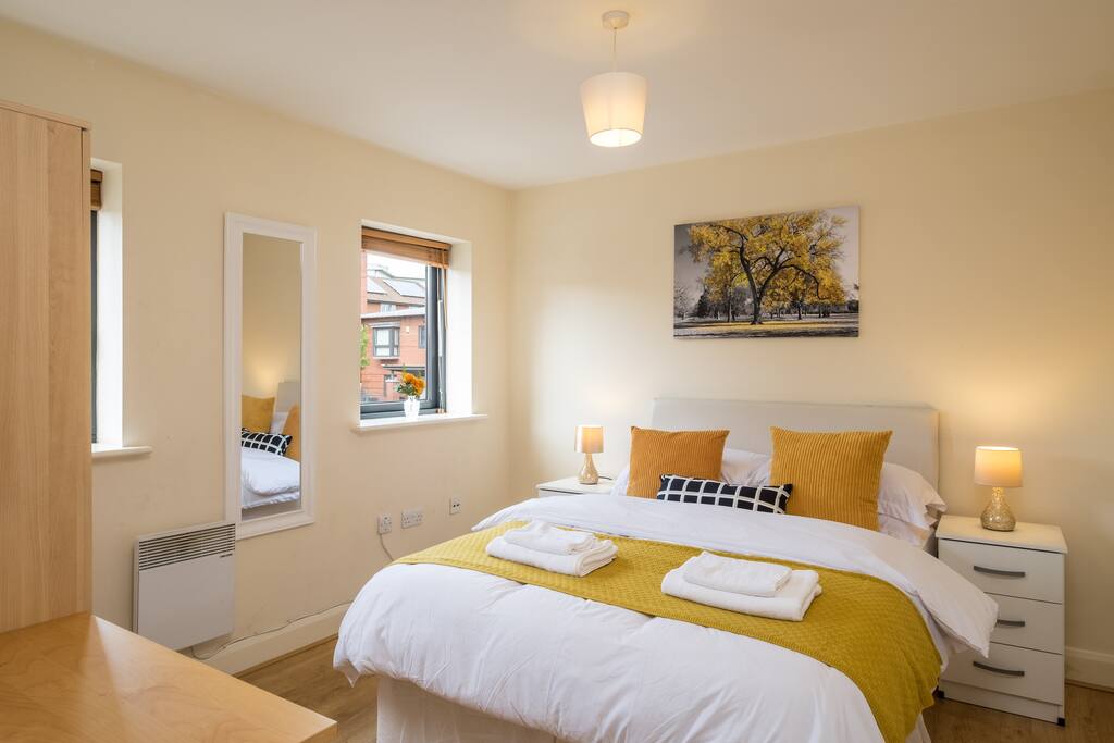 Large Double bedroom