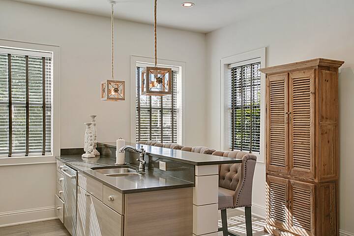 Location and Luxury -Top Reviewed Property gallery image 4