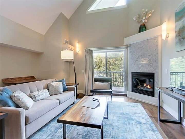 Modern 3 Bedroom Penthouse With Private Hot Tub - Alberta