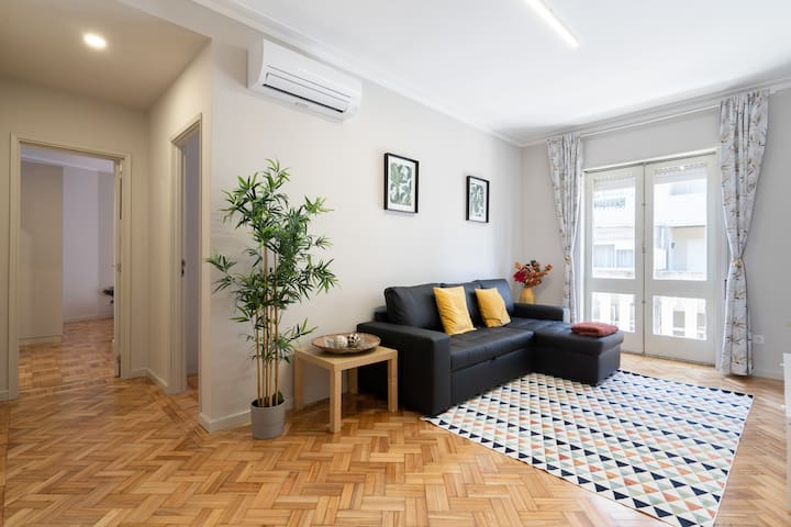 Deluxe Bright Flats w/ Netflix by HostWise gallery image 3