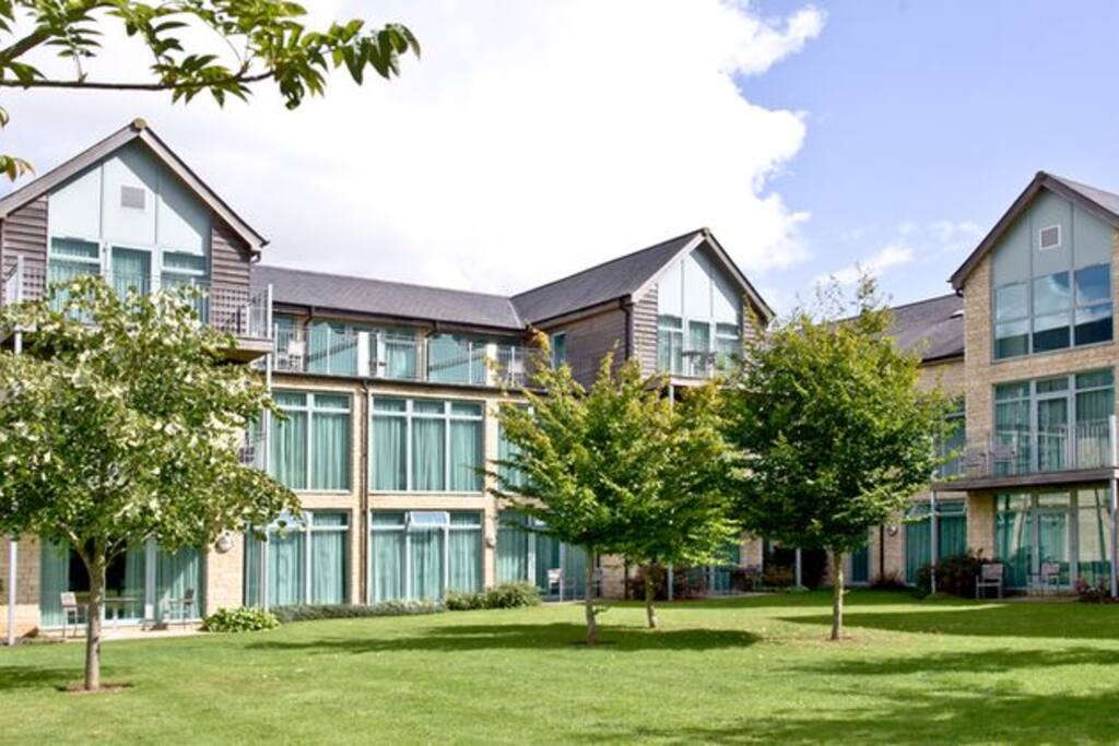De Vere Cotswold Water Park apartments