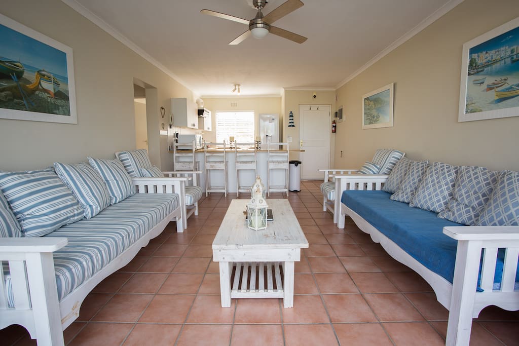 Lounge looking to the kitchen