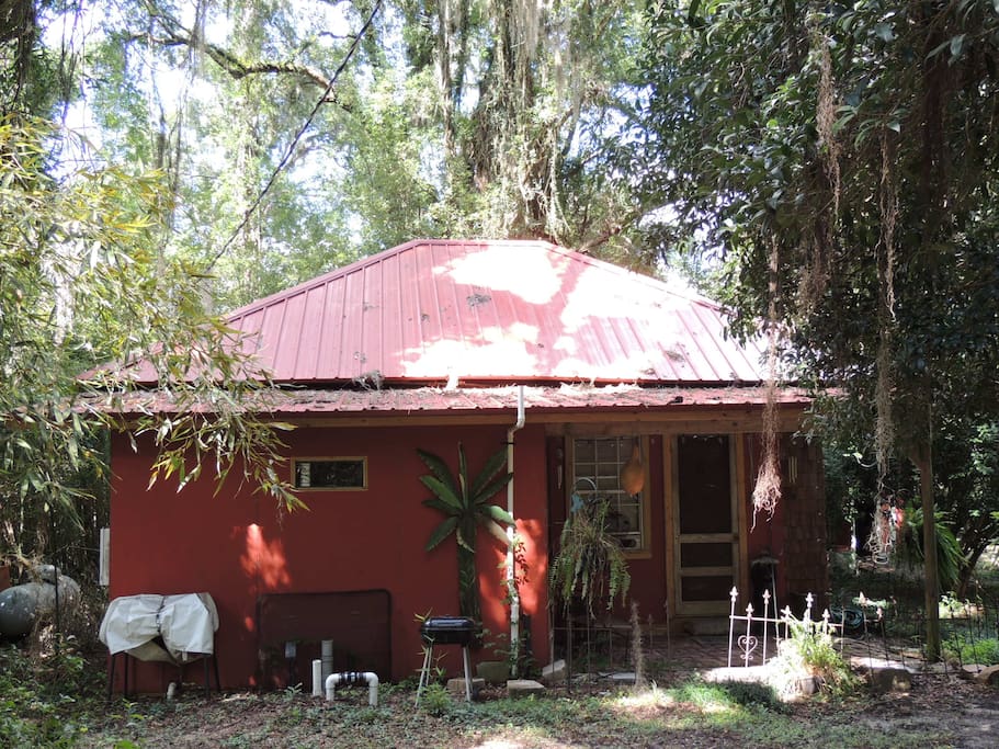 400 sq feet house with full bath ( no shower tub only.)