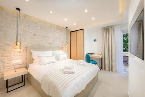 Lyra luxury studio - with two balconies