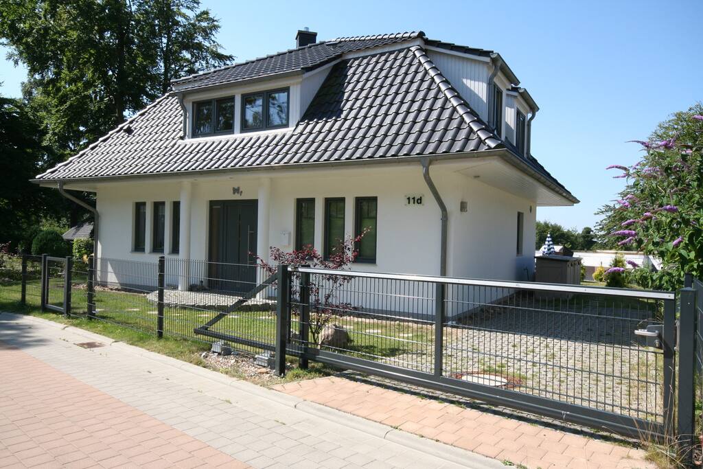 Blick Eingang/Stellplatz