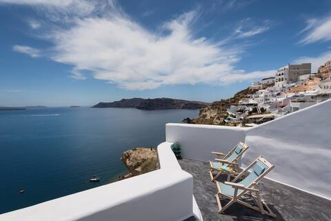 GeorgOIA HOUSE-VOLCANO VIEW