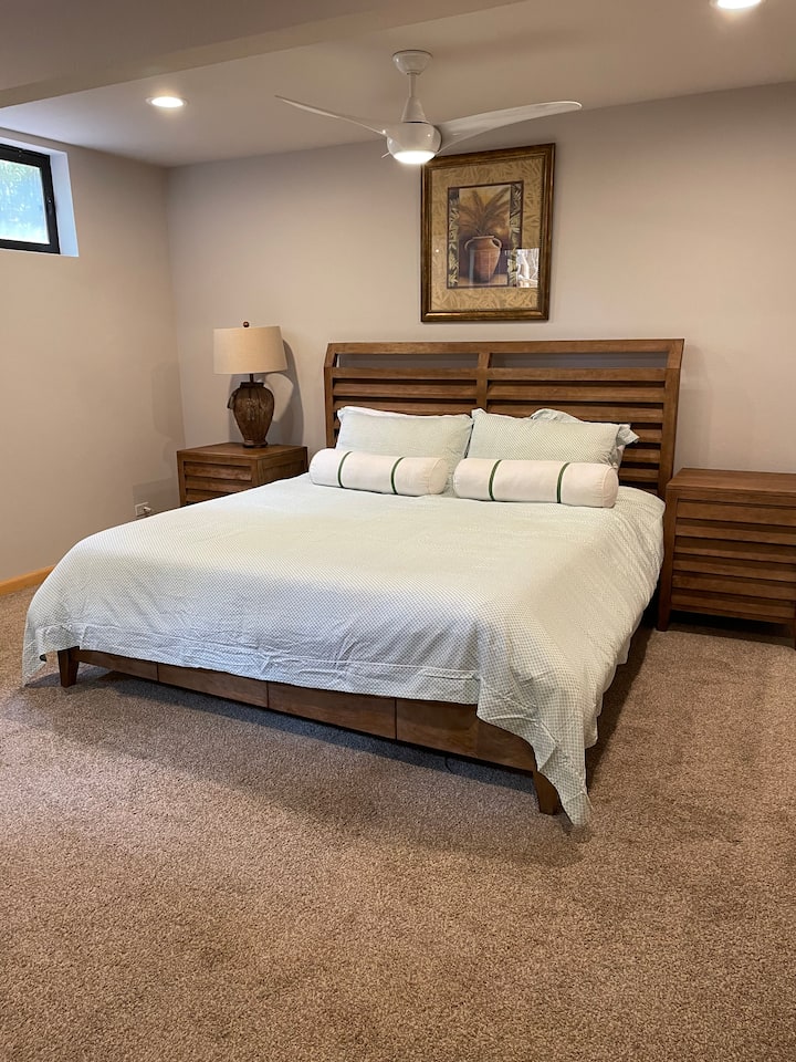 Bedroom 4, king bed