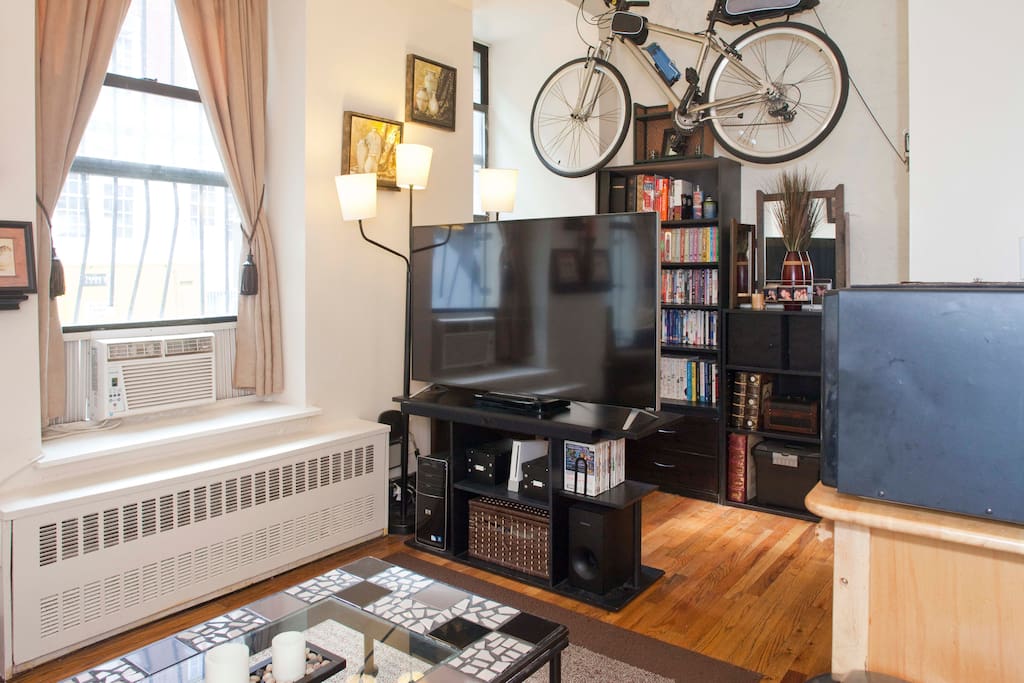 Vizio 55" Smart TV is available for use, with Netflix, Amazon, and Vudu all connected to watch movies and TV shows.