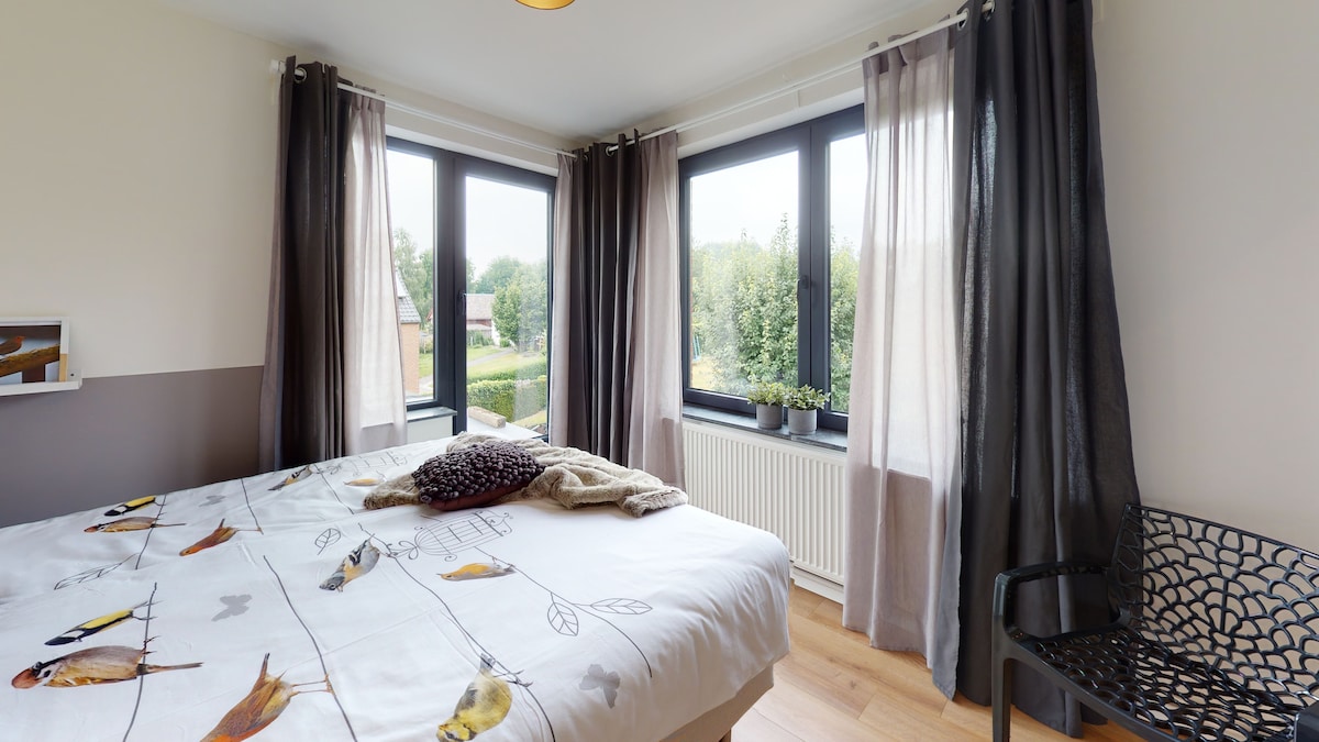 Všetky naše spálne sú vybavené pružinovými posteľami. Spite tak dobre. 