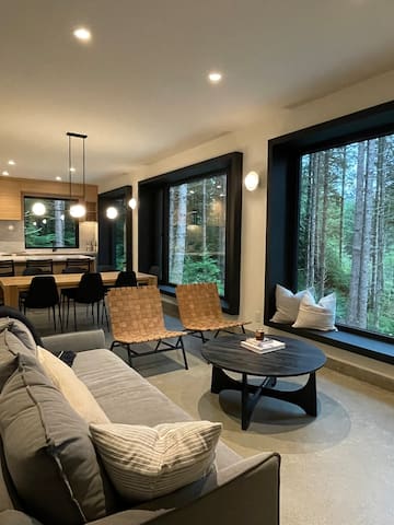 Shelter Jordan River | Modern 3bd Forest View Home gallery image 3