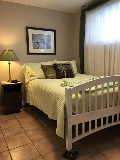Bright Private Lower Suite w/ kitchen & laundry