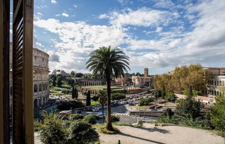 Romance al Colosseo 2 gallery image 2