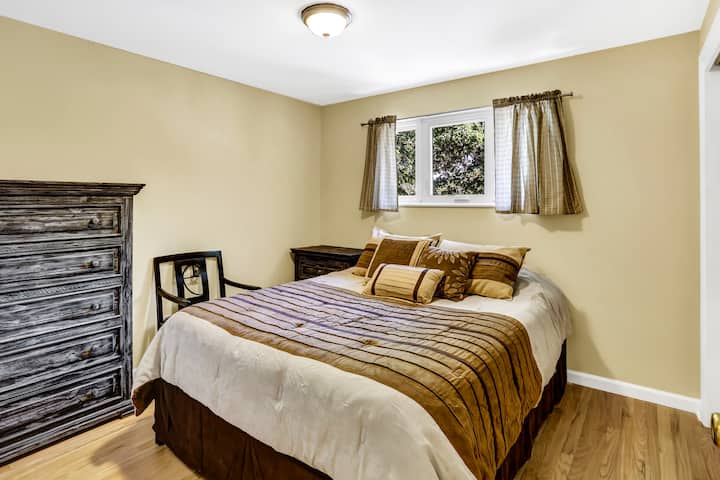 smallest bedroom . . . picture of Colorado Columbine[Colorado State Flower] with another fibonacci chair