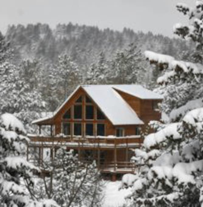 Rocky Mountain Seclusion with Access to Everything You Need!