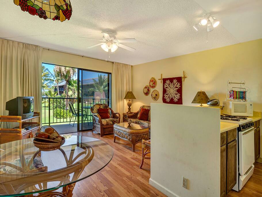 molokai-shores-1br-ov-221-living-room-03.jpg