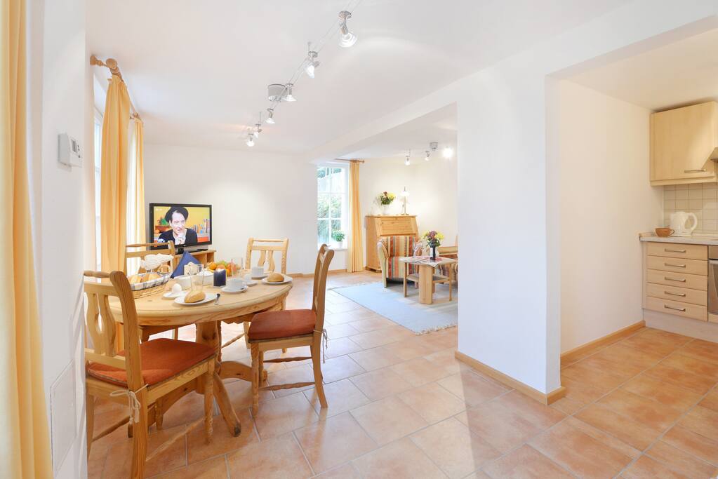 Wohnzimmer mit Eßplatz