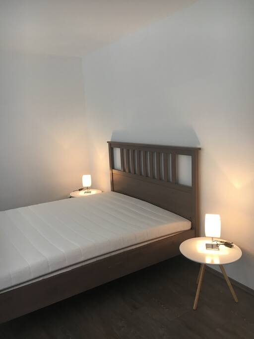 2. Schlafzimmer mit Doppelbett 1,80mx2,00m
