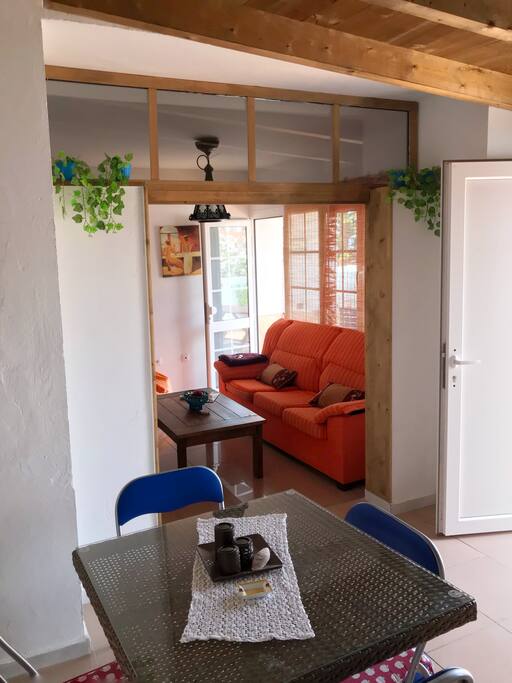 Vista desde la cocina al salón