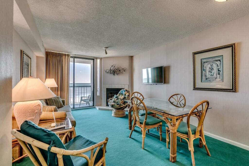 Chair,Furniture,Indoors,Room,Couch