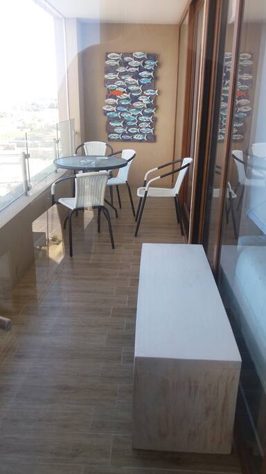 amplia terraza con malla de seguridad