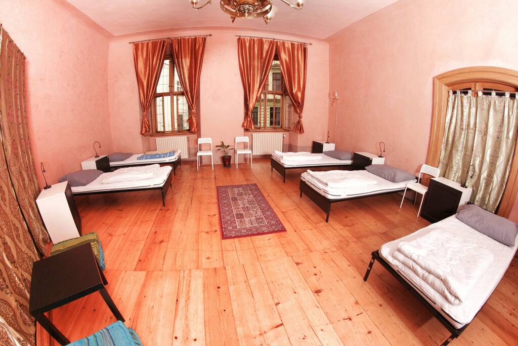 5 bed room