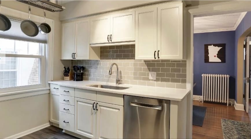 Fulton Retreat by the Lakes* 3BR* 50th and France*