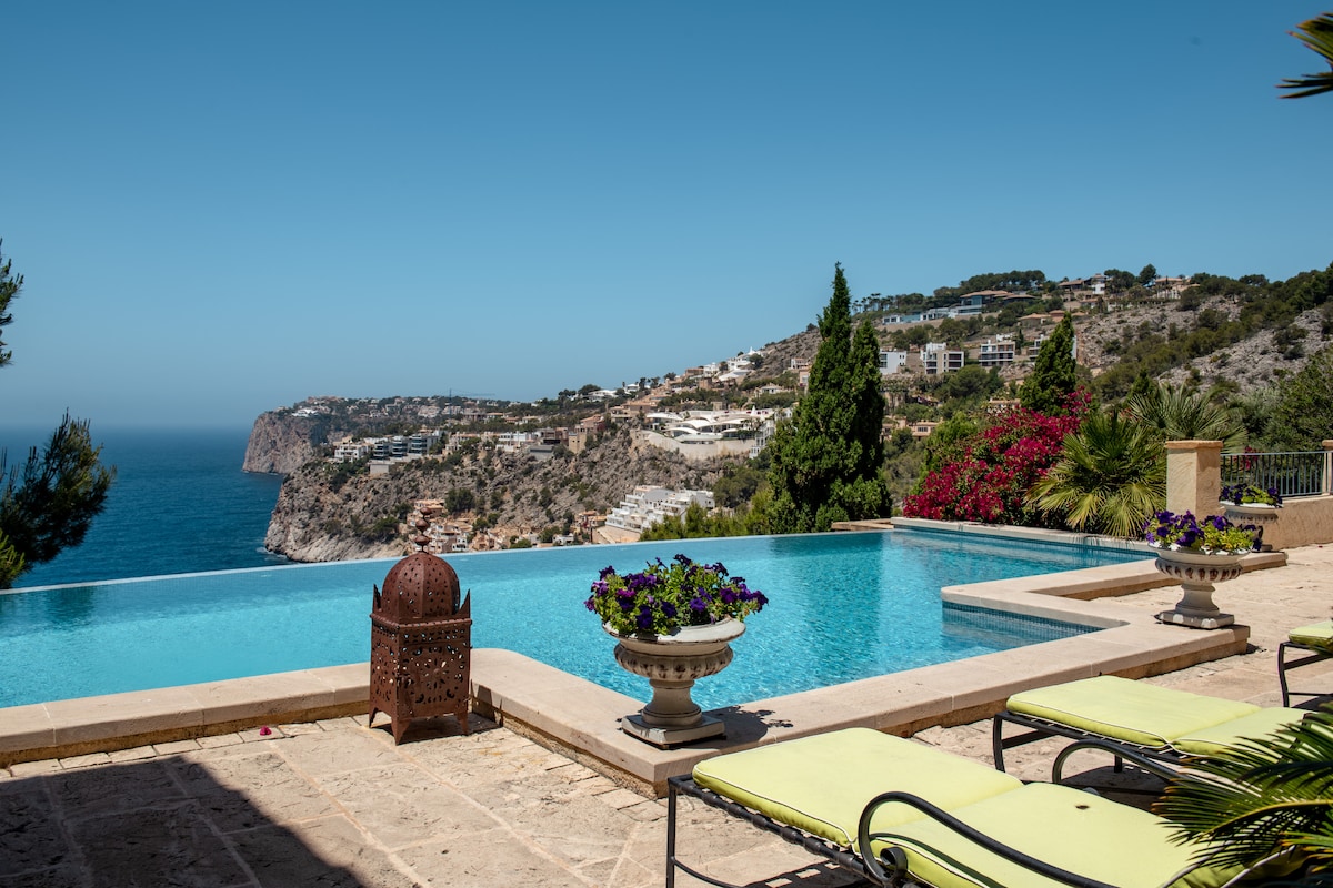 Fabulous views at Cala Llamp with Guest house 4