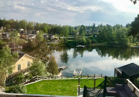 House on the lake, with own dock and boat.
