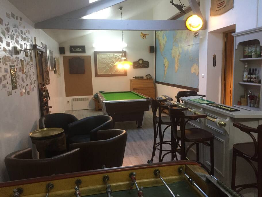 babyfoot , pool , darts ...bar!
