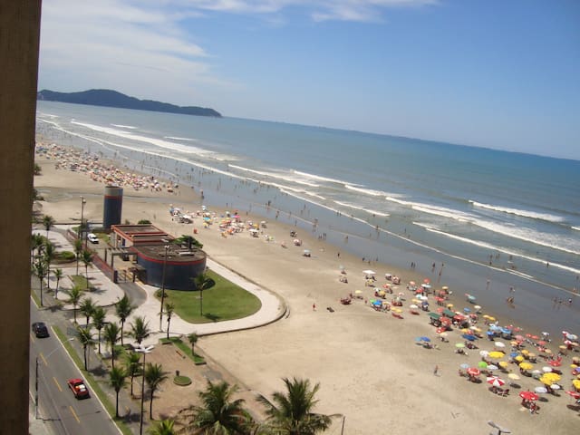 Avenida Praia e sacada de frente ao mar - TrevizZo