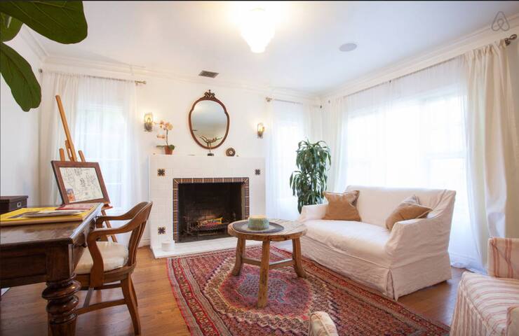 BEAUTIFUL RELAXING HOME WITH BIG POOL AND GARDEN gallery image 2