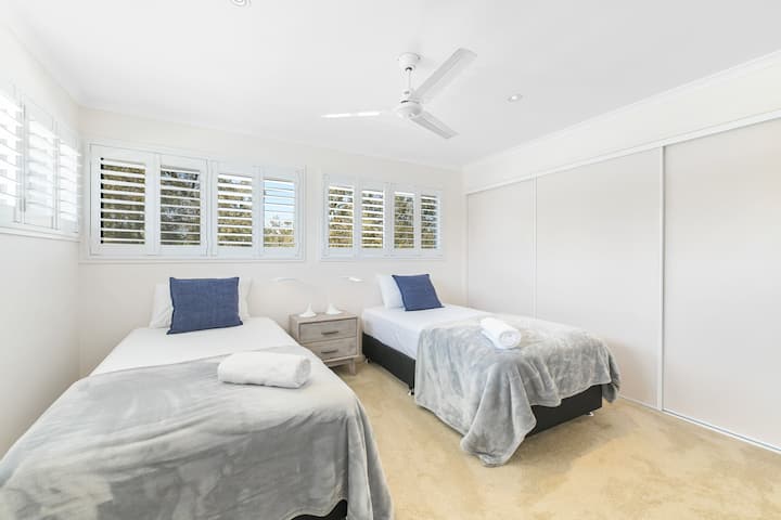 Upstairs Twin room