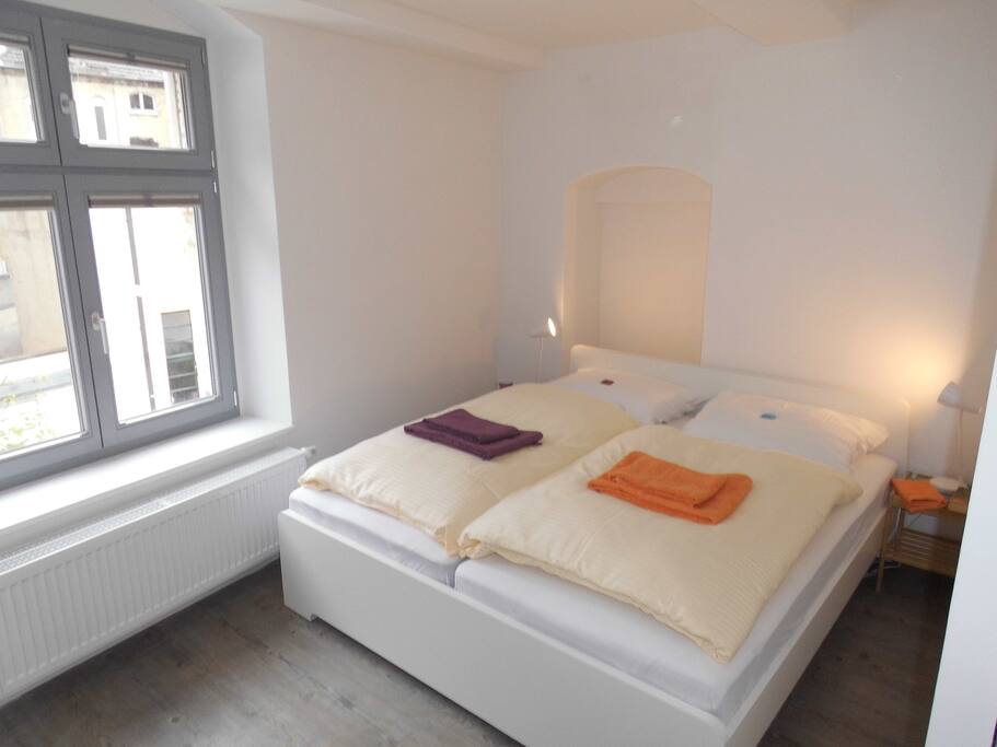Schlafzimmer 1 (1 Doppelbett 180 x 200 cm)