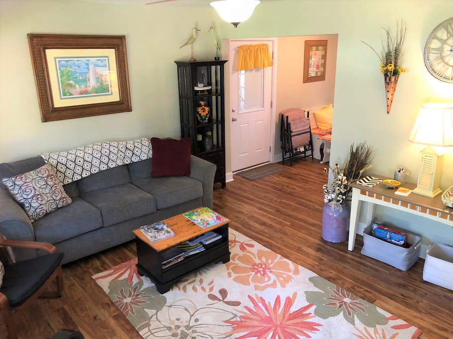 Livingroom leading into the kitchen