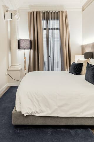 Luxury 5 rooms apartment, exclusive Eixample area gallery image 5