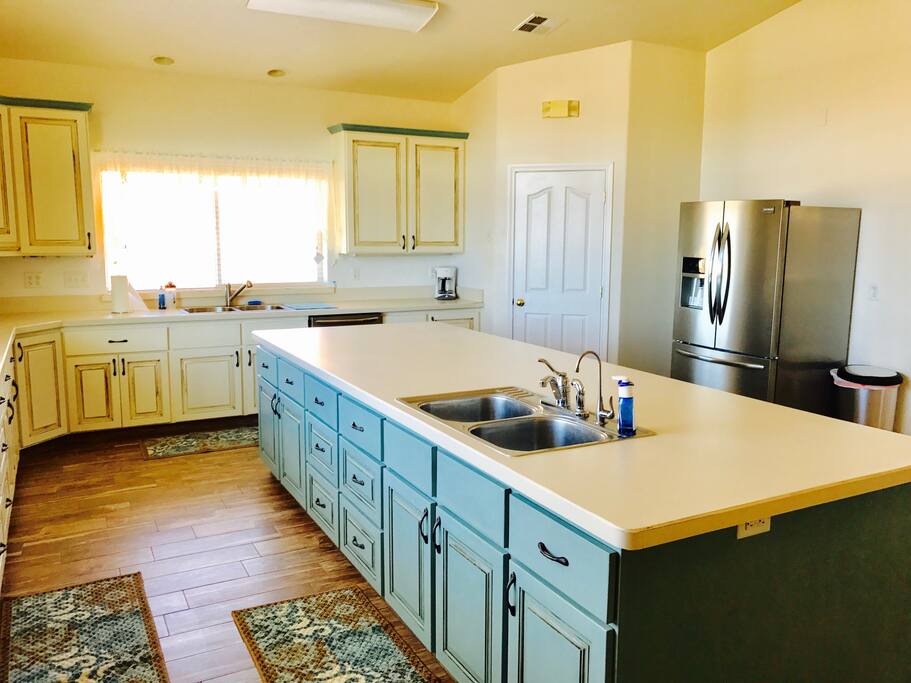 Gourmet Kitchen, massive food prep station