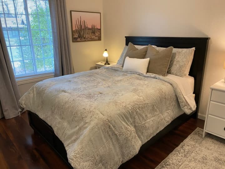 Spálňa s manželskou posteľou