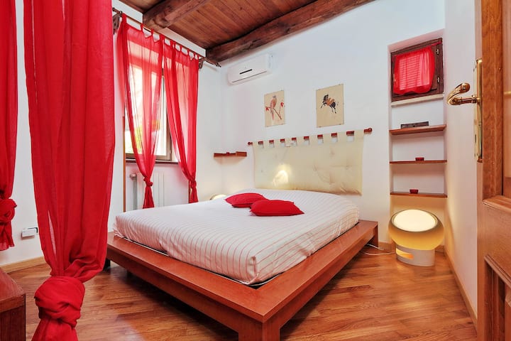 ห้องนอนสีแดง