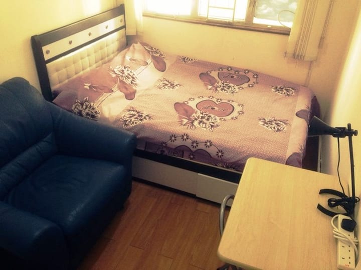 Spacious Room At Sheung Wan - Sheung Wan