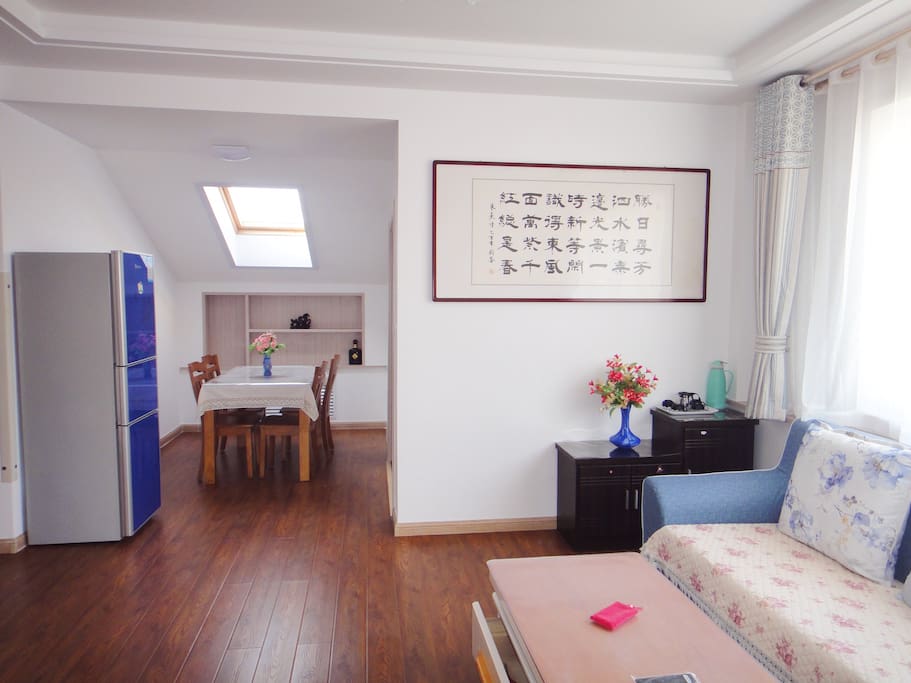 客厅一角 (Living Room)