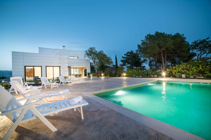 Villa Jaruco, 14 Pax - Lloret de Mar