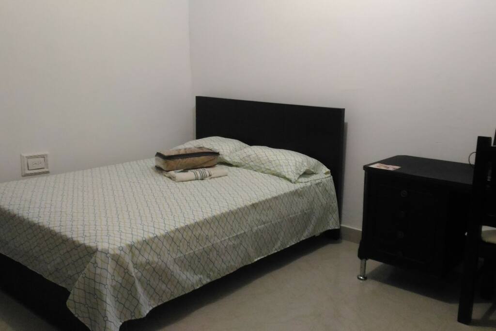 Cama doble, colchón Semi ortopedico