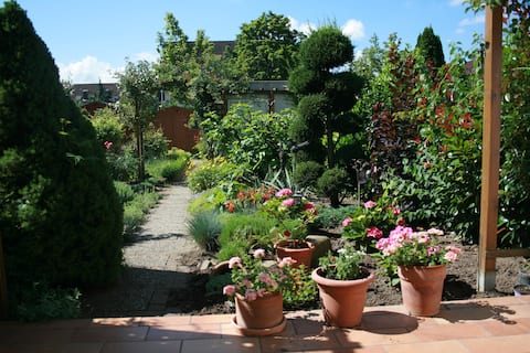 Sonniges, ruhiges Zimmer mit Balkon