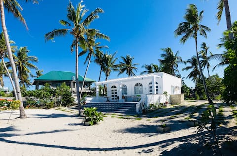 Casa Nova
Beautiful 2BR Beachfront Villa + WIFI