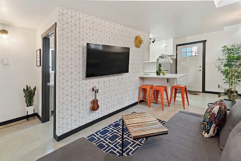 Successful Airbnb property: Loft-Style Residence - Private and Updated in Guadalupe / Washington