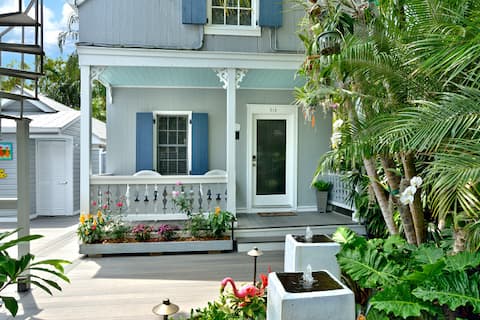 Family House, 2 K BR's, Private Spa/Deck, 2 pools.